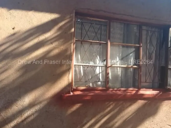 6 Bedroom House for Sale in Kuwadzana, Harare