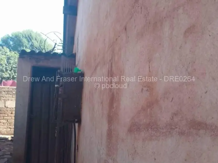 6 Bedroom House for Sale in Kuwadzana, Harare