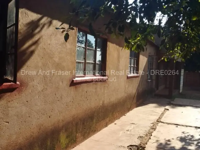 6 Bedroom House for Sale in Kuwadzana, Harare