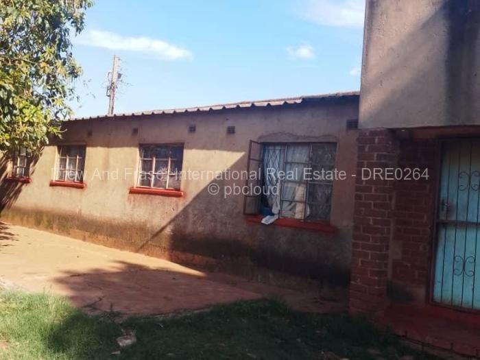 6 Bedroom House for Sale in Kuwadzana, Harare