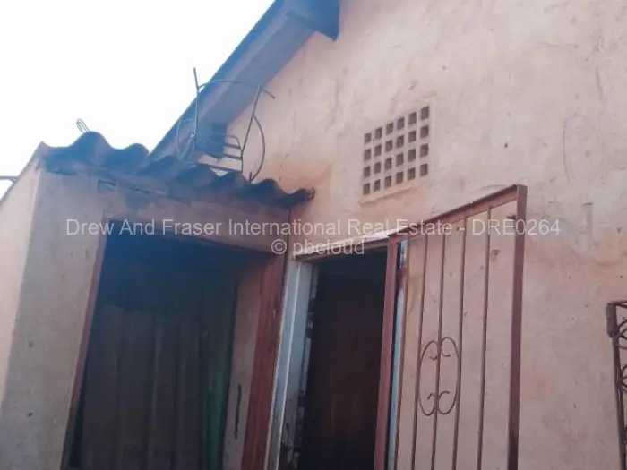 6 Bedroom House for Sale in Kuwadzana, Harare