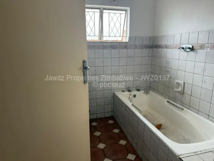 6 Bedroom House for Sale in Gunhill, Harare