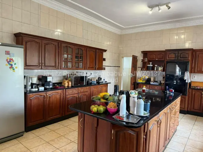 6 Bedroom House for Sale in Gunhill, Harare