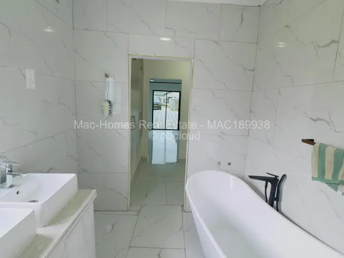 Townhouse/Cluster to Rent in Arlington, Harare