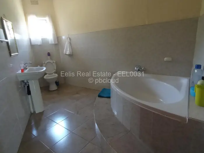 4 Bedroom House for Sale in Daylesford, Gweru