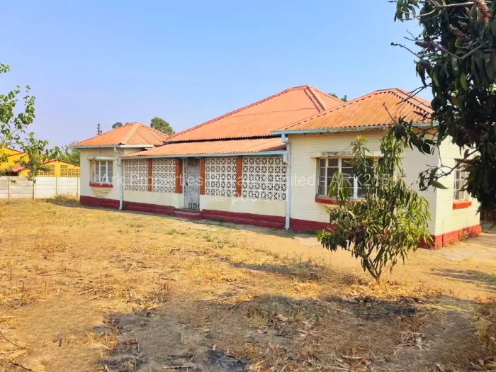 5 Bedroom House for Sale in Waterfalls, Harare