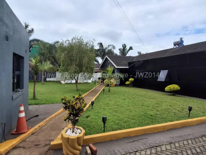 6 Bedroom House to Rent in Belvedere, Harare