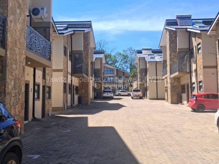 Townhouse/Cluster to Rent in Newlands, Harare