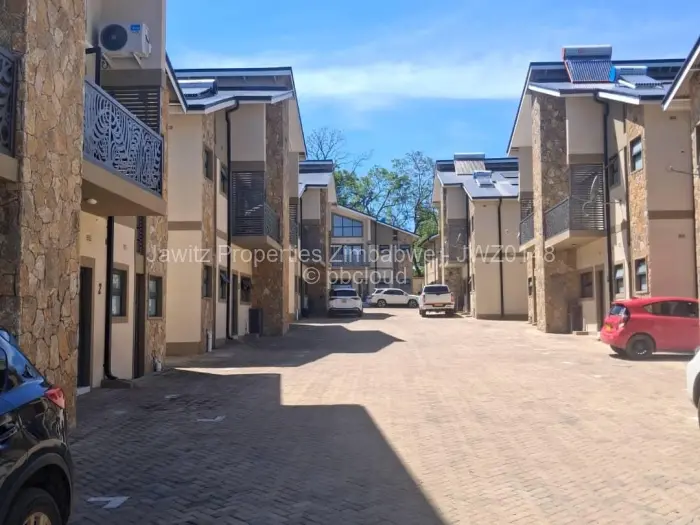 Townhouse/Cluster to Rent in Newlands, Harare