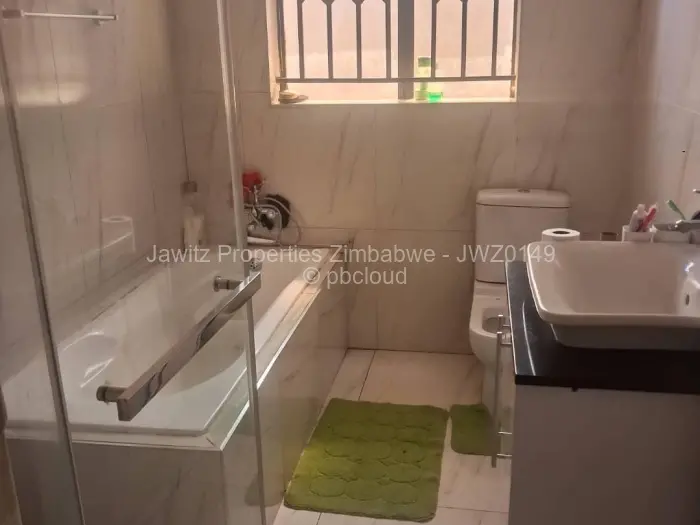 6 Bedroom House to Rent in Sandton Park, Harare