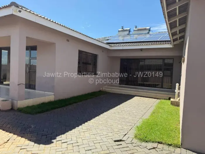 6 Bedroom House to Rent in Sandton Park, Harare