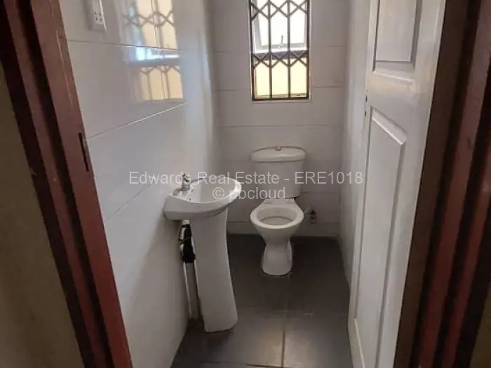 5 Bedroom House to Rent in Zimre Park