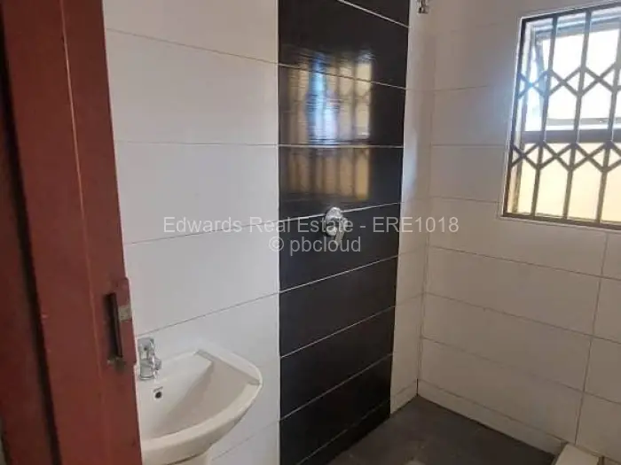 5 Bedroom House to Rent in Zimre Park