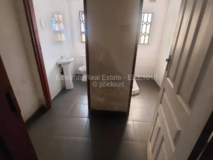 5 Bedroom House to Rent in Zimre Park