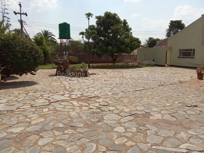 4 Bedroom House for Sale in Selbourne Park, Bulawayo
