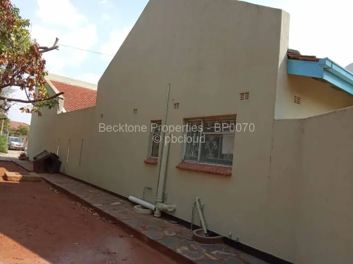 4 Bedroom House for Sale in Selbourne Park, Bulawayo