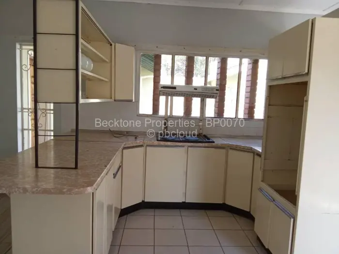 4 Bedroom House for Sale in Selbourne Park, Bulawayo
