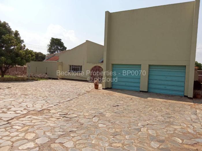 4 Bedroom House for Sale in Selbourne Park, Bulawayo