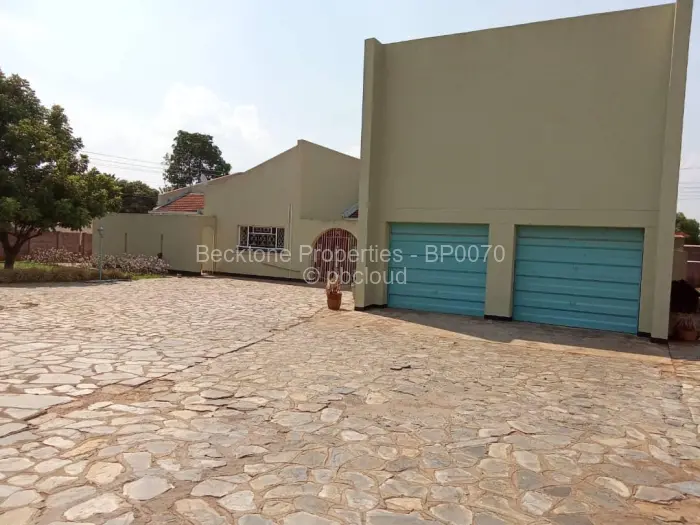 4 Bedroom House for Sale in Selbourne Park, Bulawayo