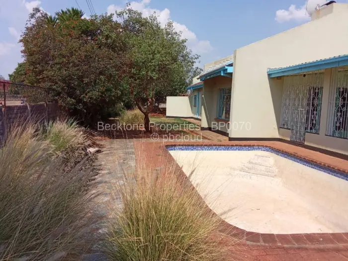 4 Bedroom House for Sale in Selbourne Park, Bulawayo