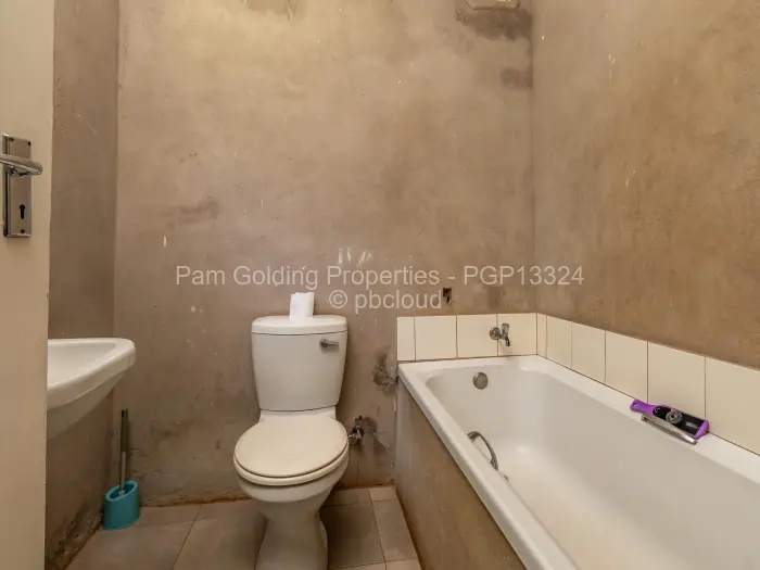 6 Bedroom House for Sale in Shawasha Hills, Harare