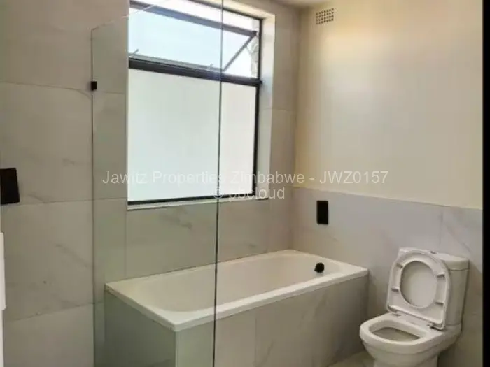 Townhouse/Cluster to Rent in Bluff Hill, Harare