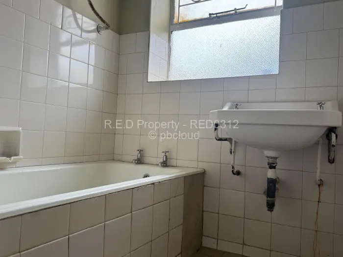 Flat/Apartment to Rent in Bulawayo City Centre, Bulawayo