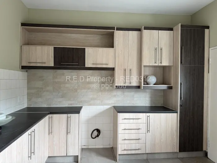 Flat/Apartment to Rent in Bulawayo City Centre, Bulawayo