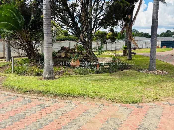 5 Bedroom House to Rent in The Grange, Harare