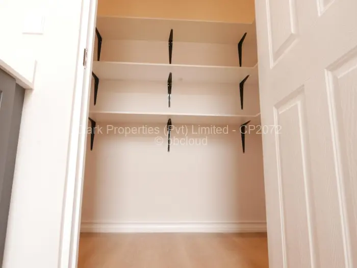 Townhouse/Cluster to Rent in Newlands, Harare