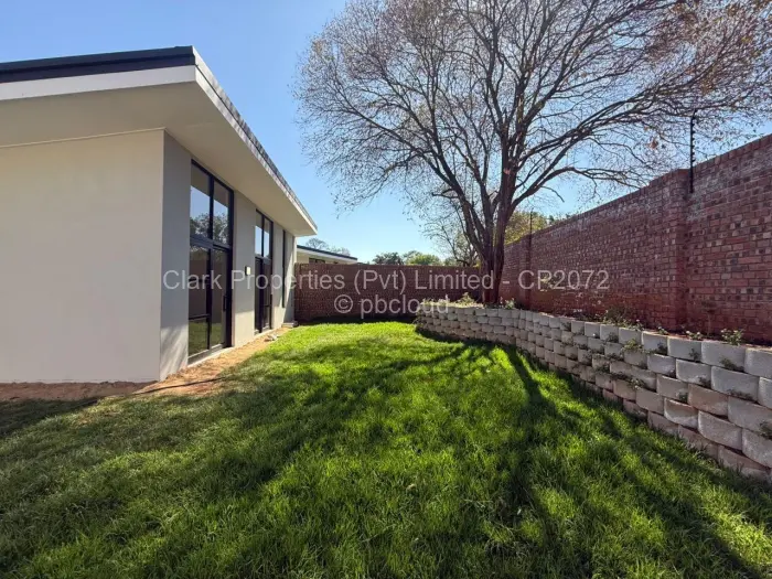 Townhouse/Cluster to Rent in Newlands, Harare