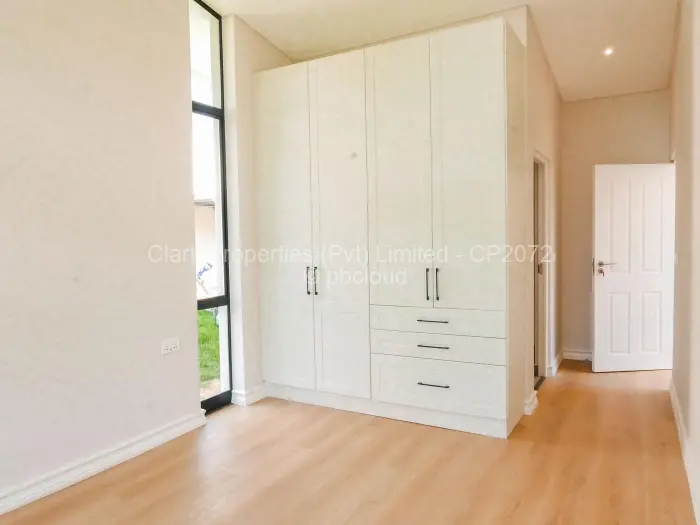 Townhouse/Cluster to Rent in Newlands, Harare