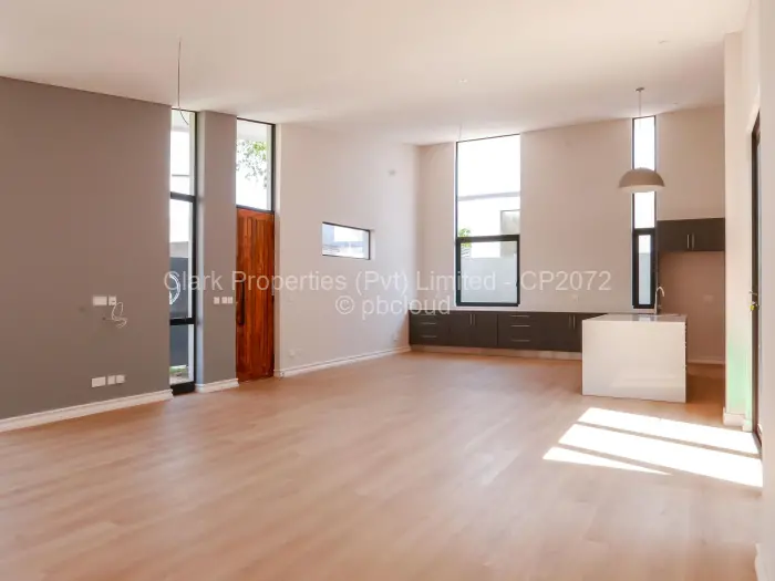 Townhouse/Cluster to Rent in Newlands, Harare