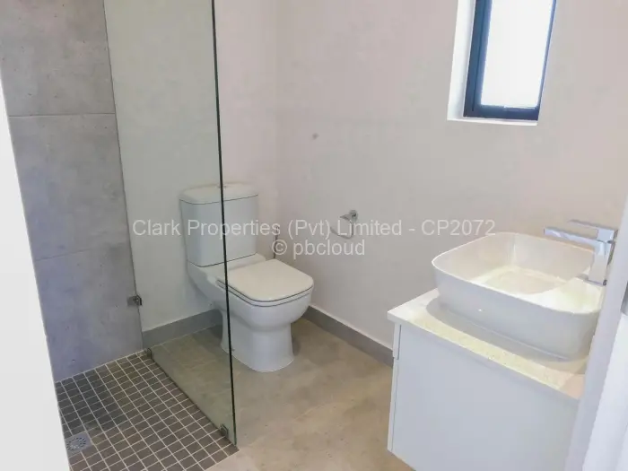 Townhouse/Cluster to Rent in Newlands, Harare