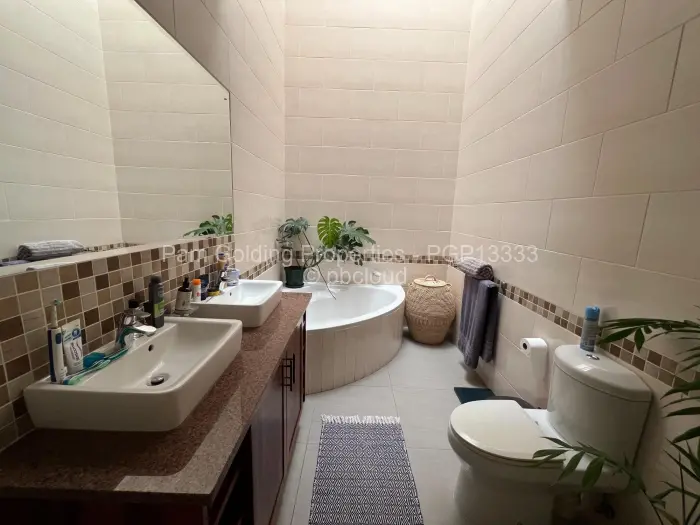 Townhouse/Cluster to Rent in Newlands, Harare