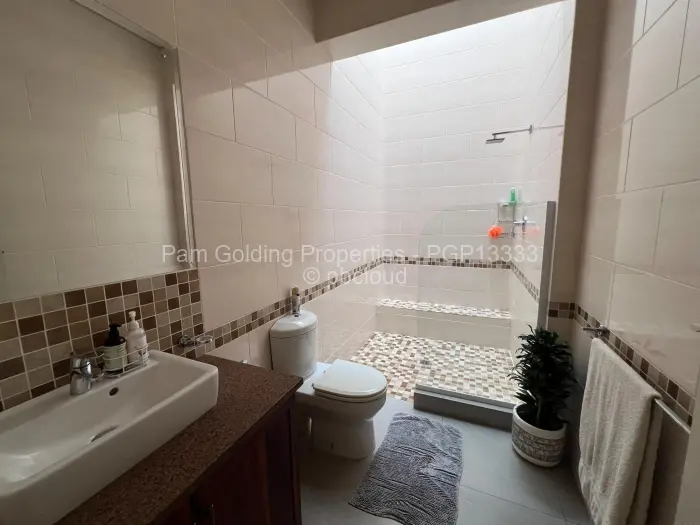 Townhouse/Cluster to Rent in Newlands, Harare