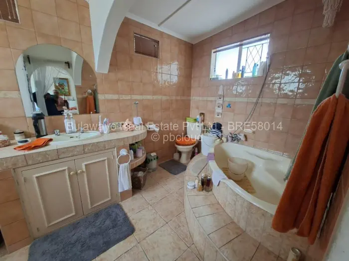 4 Bedroom House for Sale in Hillside Byo, Bulawayo