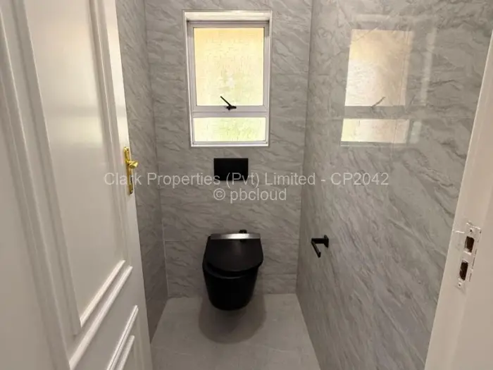 Townhouse/Cluster to Rent in Borrowdale Brooke, Harare