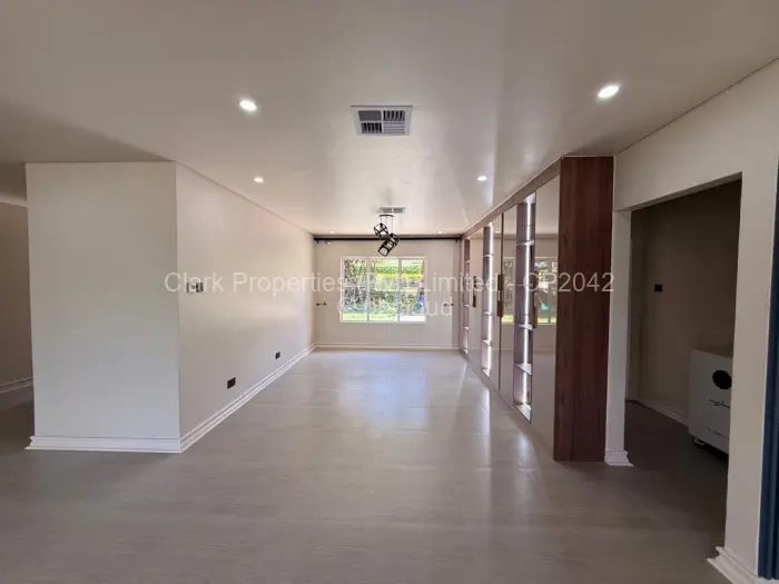 Townhouse/Cluster to Rent in Borrowdale Brooke, Harare