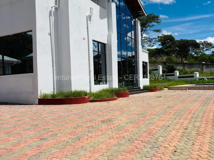 Townhouse/Cluster for Sale in Borrowdale, Harare