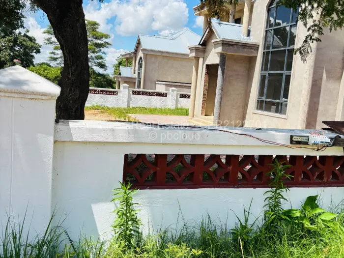 Townhouse/Cluster for Sale in Borrowdale, Harare