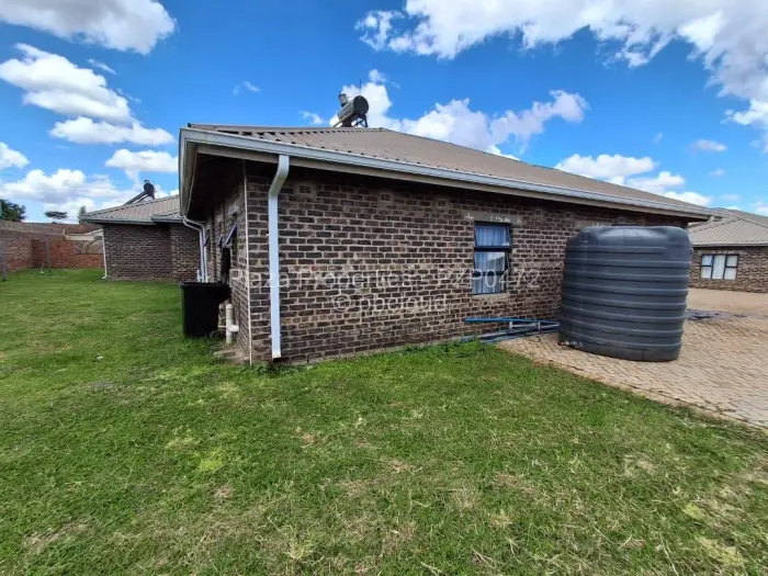 Townhouse/Cluster for Sale in Haig Park, Harare