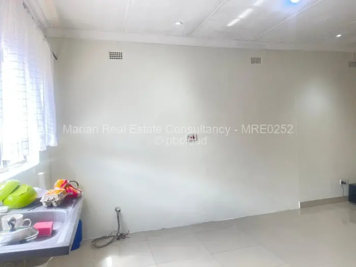 2 Bedroom House to Rent in Selbourne Park, Bulawayo