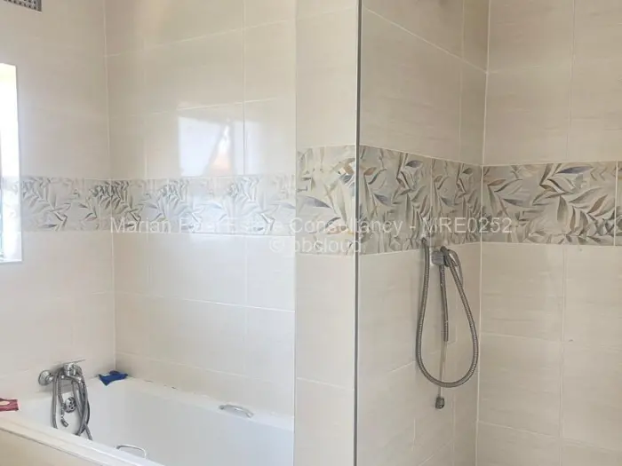 2 Bedroom House to Rent in Selbourne Park, Bulawayo