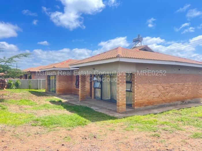 2 Bedroom House to Rent in Selbourne Park, Bulawayo