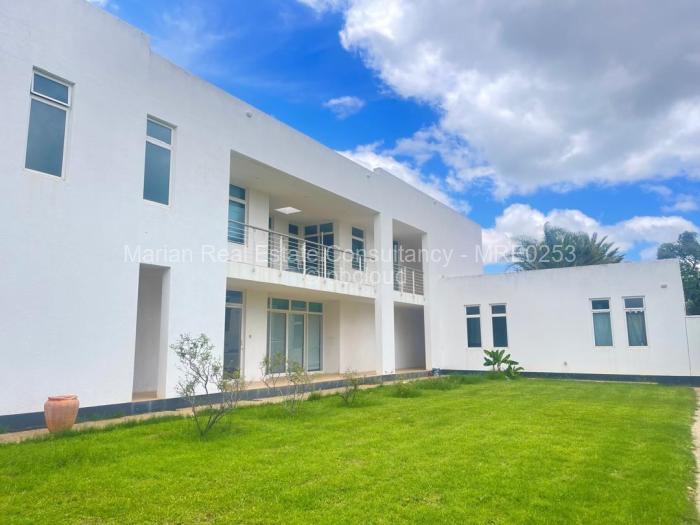 5 Bedroom House for Sale in Burnside, Bulawayo