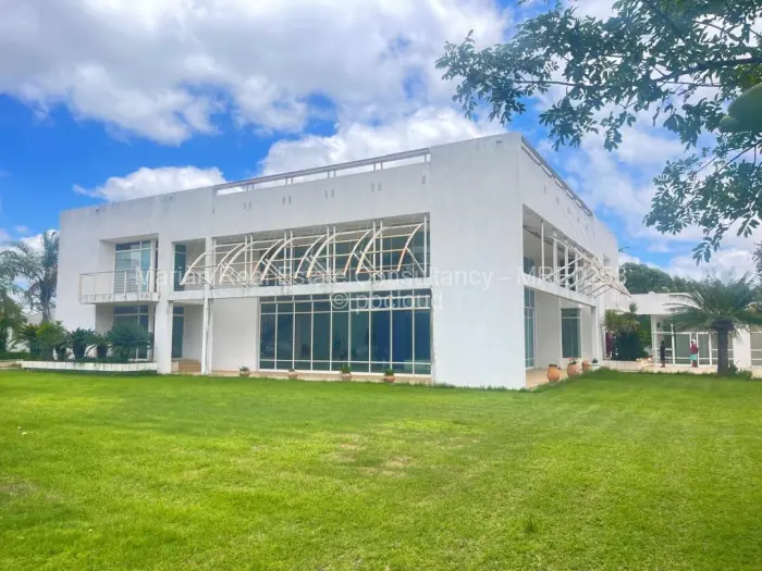 5 Bedroom House for Sale in Burnside, Bulawayo