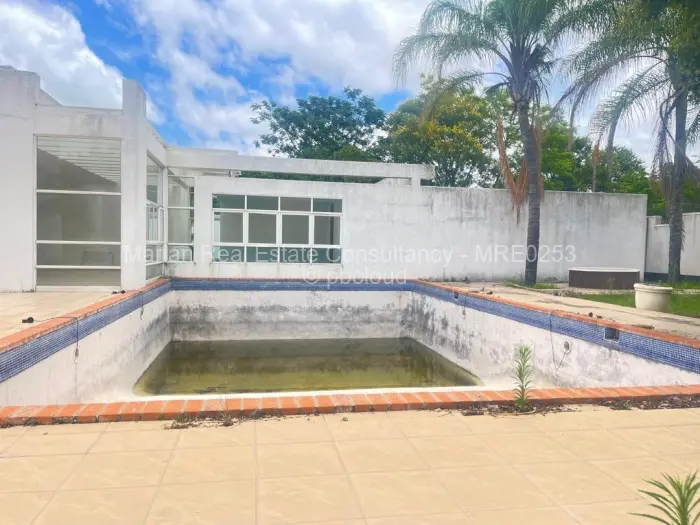 5 Bedroom House for Sale in Burnside, Bulawayo