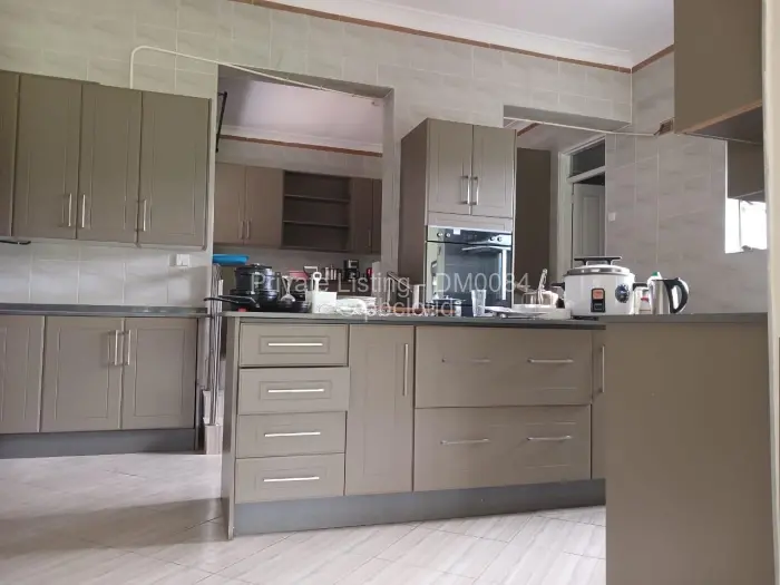 6 Bedroom House to Rent in Borrowdale, Harare