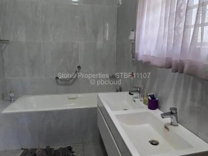 7 Bedroom House for Sale in Norton, Norton